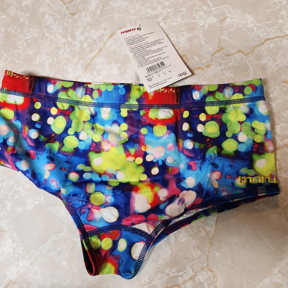 Maru Nightlights Pacer Trainer Swim Briefs Mens Sz 32 UPF 50+ New